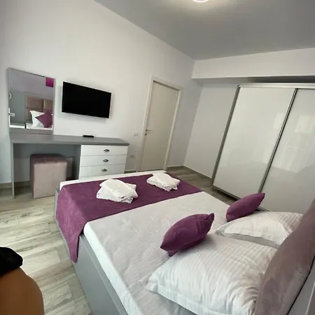 Apartment Alemar Purple